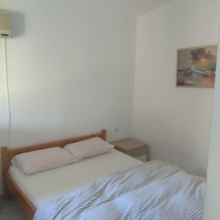 Roula'S Rooms Aegina Экстерьер фото